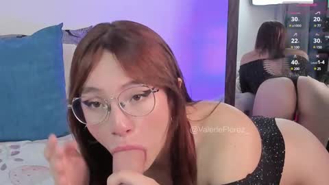 Valerie  Ig valerieflorez  online show from February 12, 2:35 am