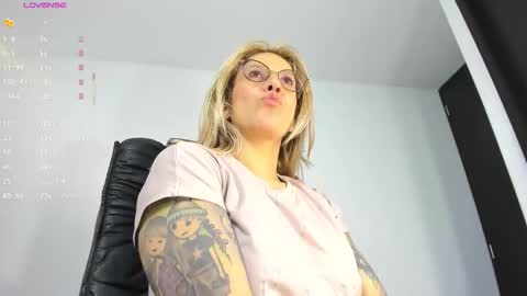 Snapshot of valerieink chatting on September 19, 6:51 pm Valerie online show from September 19, 6:51 pm