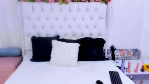 Snapshot of valerik_cano chatting on January 31, 7:18 pm valeria111111 online show from January 31, 7:18 pm