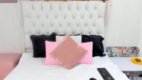 Snapshot of valerik_cano chatting on January 18, 7:04 pm valeria111111 online show from January 18, 7:04 pm