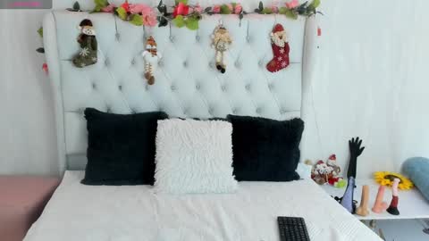 Snapshot of valerik_cano chatting on December 28, 12:13 pm valeria111111 online show from December 28, 12:13 pm