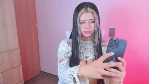 Snapshot of valeska__v chatting on September 29, 3:33 am your loveee online show from September 29, 3:33 am
