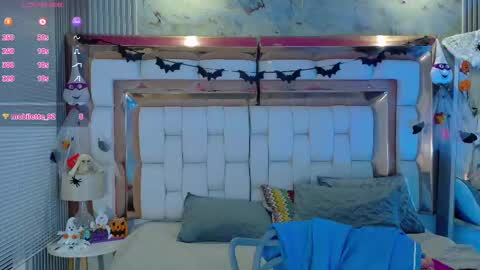 Valkiria moore  online show from October 7, 9:30 pm