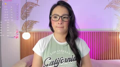 valleriie_ online show from April 8, 3:47 pm