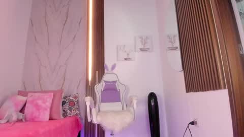 Vallolet Peach  online show from September 25, 11:09 am