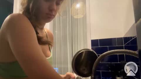 Snapshot of valure_lera chatting on March 9, 8:31 pm valure_lera online show from March 9, 8:31 pm