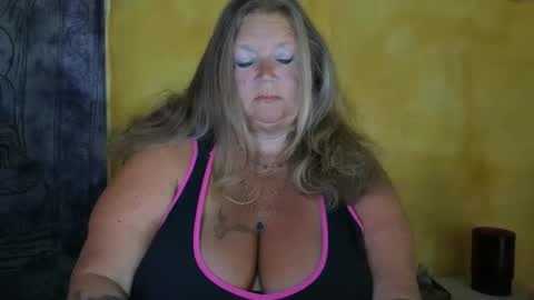 vampwoman online show from April 1, 9:21 am