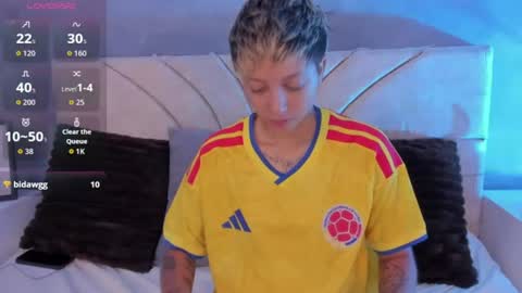 vane_grey online show from June 23, 7:23 pm
