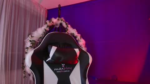 Vanelope online show from March 12, 4:59 am