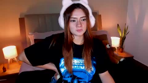 vanessa_foxyy online show from June 19, 9:29 pm