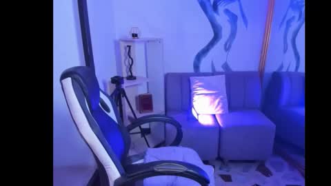 vanessascott_ online show from February 16, 7:52 am