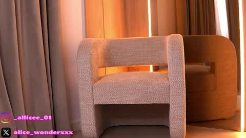 Vanessa Simon online show from March 25, 6:16 am