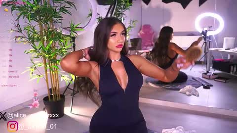 Vanessa Simon online show from February 11, 7:02 am