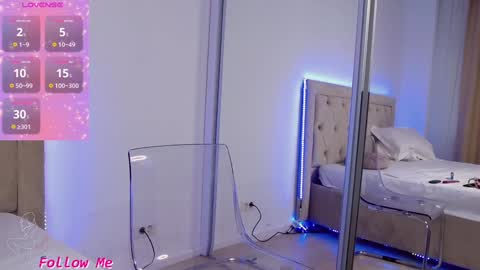 Snapshot of vanessavanne chatting on December 14, 8:02 am Vanessa online show from December 14, 8:02 am