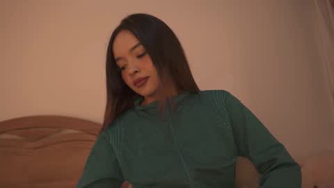 Snapshot of vanesse_ chatting on October 10, 12:59 am Irina online show from October 10, 12:59 am