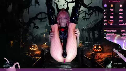 Snapshot of vanilla_skkye chatting on October 2, 2:38 am Skkye online show from October 2, 2:38 am