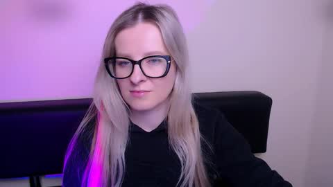 Mia online show from February 3, 8:52 am