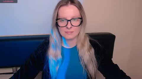 Mia online show from October 30, 8:16 am