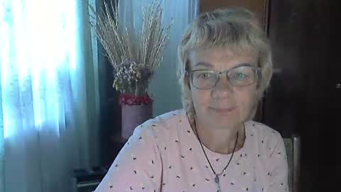 Snapshot of vanillaxcreamy chatting on September 30, 11:27 am Vanillaxcreamy online show from September 30, 11:27 am