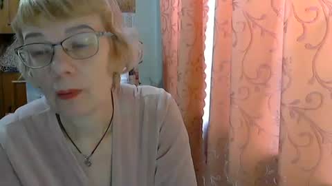 Snapshot of vanillaxcreamy chatting on February 15, 9:27 am Vanillaxcreamy online show from February 15, 9:27 am