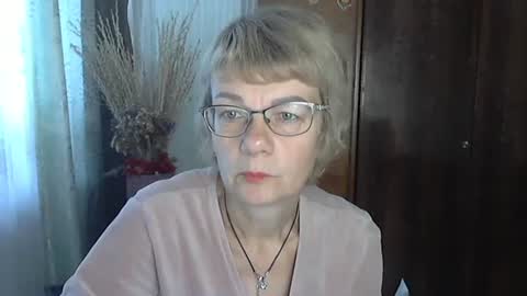 Vanillaxcreamy online show from November 5, 9:03 am