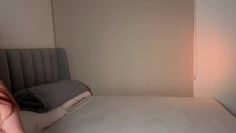 Elizabeth online show from February 17, 11:15 pm