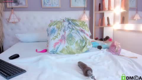 vannia smith  online show from February 28, 12:31 pm