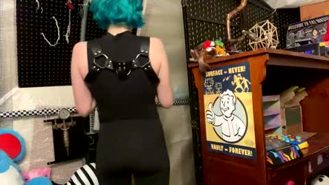 Vault Slut 111  online show from February 27, 9:20 am