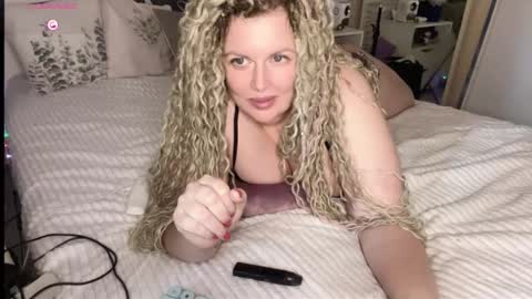 Snapshot of vellinka chatting on October 7, 6:18 am vellinka online show from October 7, 6:18 am