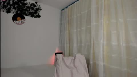 velvet_00 online show from May 8, 8:28 am