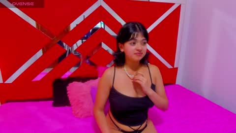 velvet_giirll online show from July 28, 6:20 pm