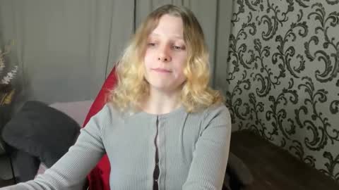 velvet_peach_ online show from November 29, 11:47 am