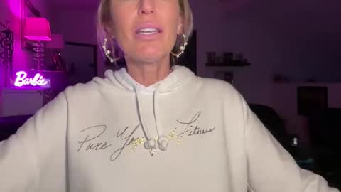 VelvetBarbie online show from April 9, 12:24 am