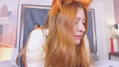 velvetfox_ online show from June 19, 7:28 pm