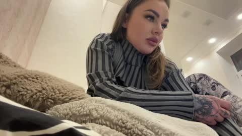 velvetqueen99 online show from April 13, 7:25 pm