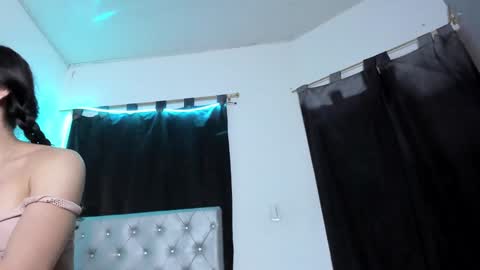 Snapshot of venezolanacute01 chatting on December 6, 2:28 pm Antonella online show from December 6, 2:28 pm