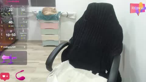 venus496613 online show from June 11, 12:32 am