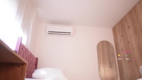 Veronica online show from March 3, 2:56 pm