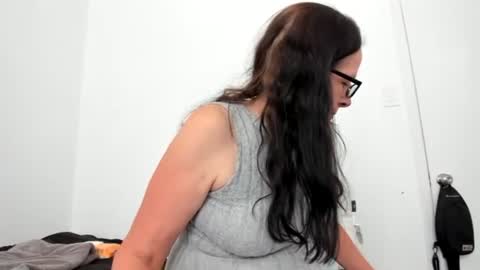 verysassypeachgoddess online show from July 5, 2:01 pm
