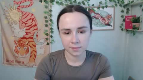 veryveryvery_shy online show from July 14, 10:21 am