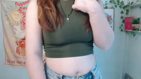 veryveryvery_shy online show from June 29, 10:15 am
