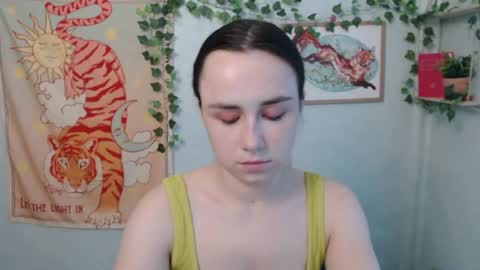 veryveryvery_shy online show from July 10, 7:42 am