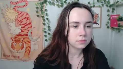 veryveryvery_shy online show from June 15, 5:40 am