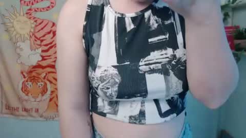 veryveryvery_shy online show from June 20, 9:35 am