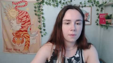 veryveryvery_shy online show from June 18, 9:14 am