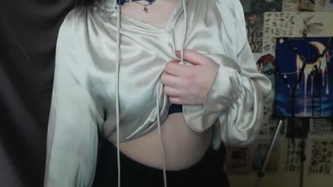 Snapshot of veryveryvery_shy chatting on February 23, 6:55 am veryveryvery_shy online show from February 23, 6:55 am