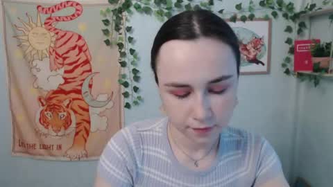 veryveryvery_shy online show from June 4, 5:45 am