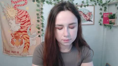 veryveryvery_shy online show from July 14, 5:23 am