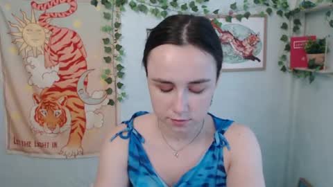 veryveryvery_shy online show from July 17, 10:52 am