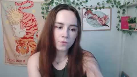 veryveryvery_shy online show from June 29, 5:36 am